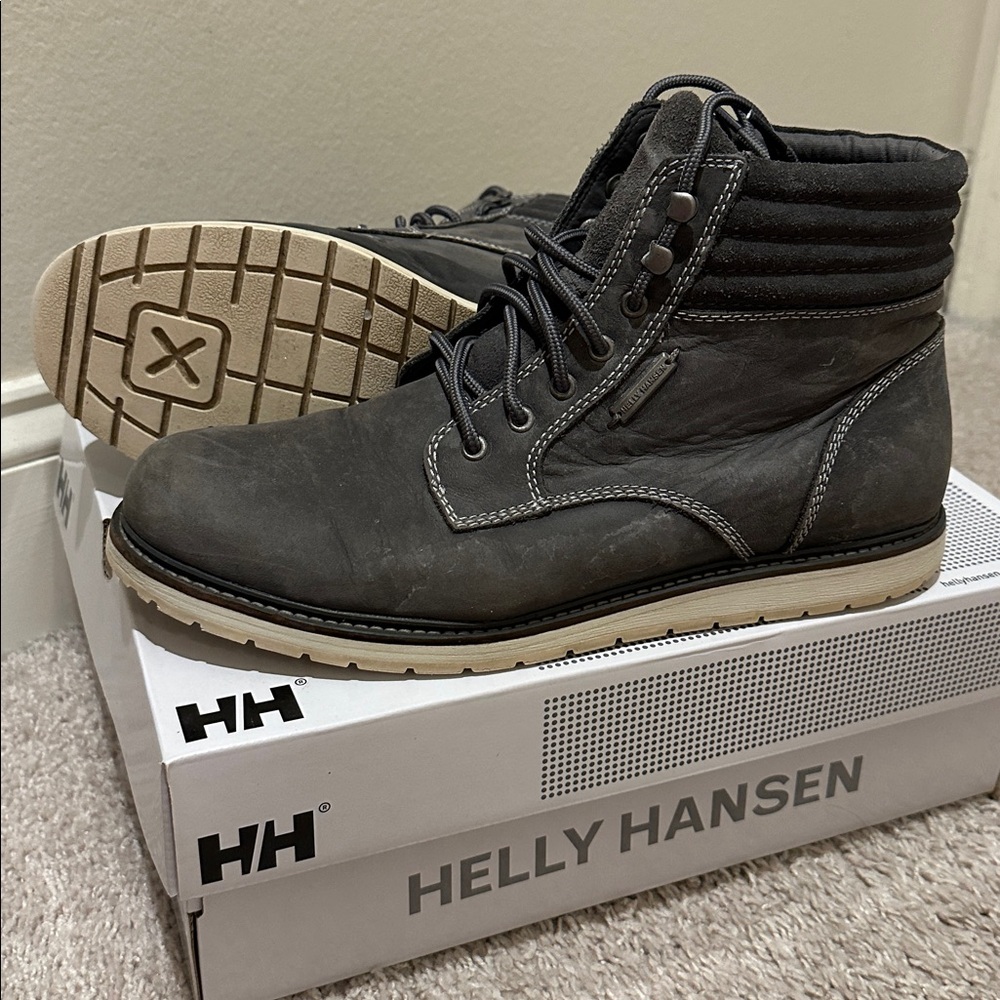 Helly Hansen Gray Suede-like Boots